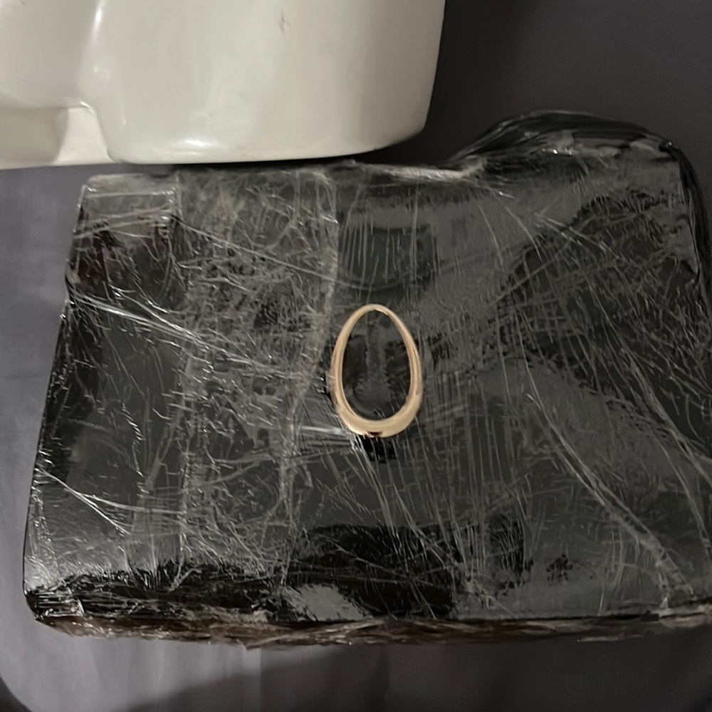 139. k+a black crossbody